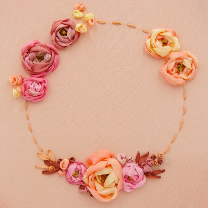 https://owl-crafts.com/image/cache/catalog/ribbon-kits-all/RE beginners/floral-halo--pink----kit-beginners-700x700.jpg